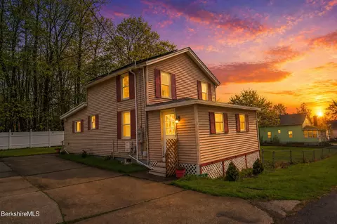 32 Lakeview St, Pittsfield, MA 01201