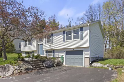 9 Donovan St, Pittsfield, MA 01201