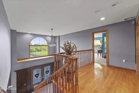 63 Blythewood Dr, Pittsfield, MA 01201
