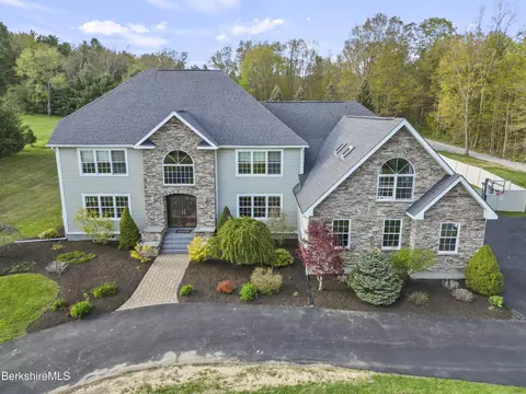63 Blythewood Dr, Pittsfield, MA 01201