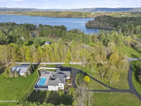 63 Blythewood Dr, Pittsfield, MA 01201