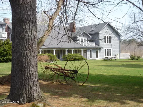 2 Wallace Rd #2E, Stockbridge, MA 01262
