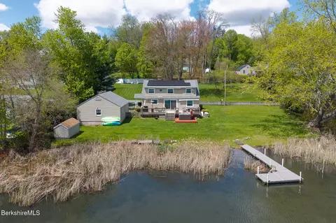 15 Sunrise St, Lanesborough, MA 01237