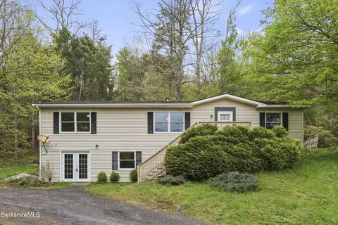 16 Spruce St, Great Barrington, MA 01230