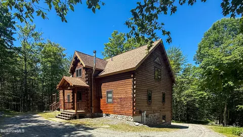 233 Algerie Rd, Becket, MA 01223