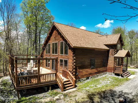 233 Algerie Rd, Becket, MA 01223