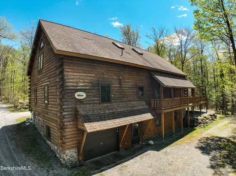 233 Algerie Rd, Becket, MA 01223