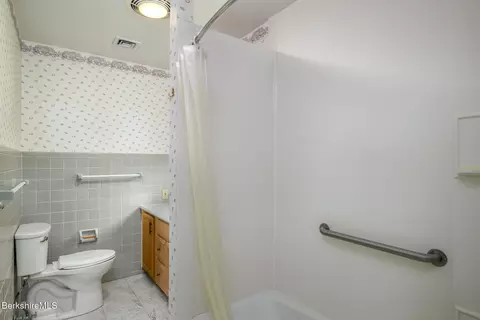 Bath - 111 Park St, Williamstown, MA 01267 photo 4 of 5