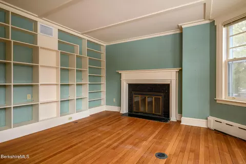Living - 111 Park St, Williamstown, MA 01267 photo 2 of 5