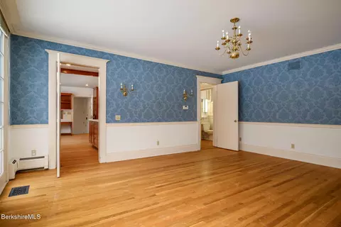 Dining - 111 Park St, Williamstown, MA 01267 photo 1 of 2