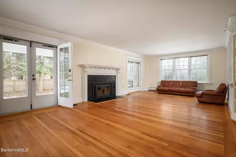 Living - 111 Park St, Williamstown, MA 01267 photo 4 of 5