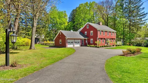 47 Warwick St, Pittsfield, MA 01201