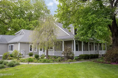 3 Cornwall Dr, Great Barrington, MA 01230