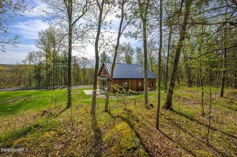 1167 Harlemville Rd, Ghent, NY 12075