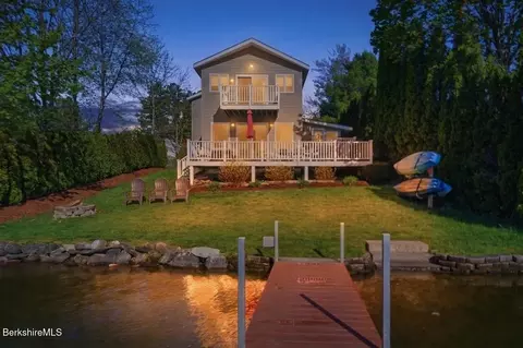233 Narragansett Ave, Lanesborough, MA 01237
