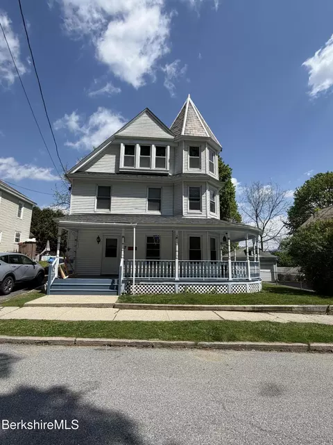 17 Bobs Hl, Adams, MA 01220