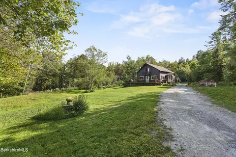 78 Main Rd, Peru, MA 01235