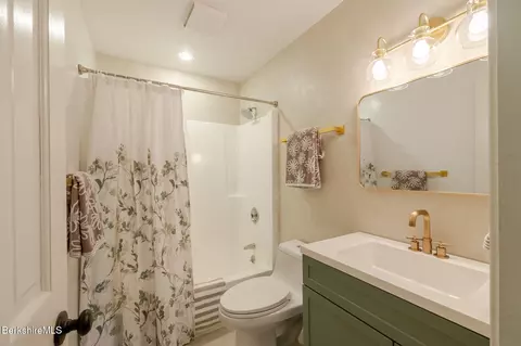 Bath - 249 Boardman St, Sheffield, MA 01257 photo 5 of 6