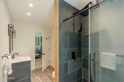 Bath - 249 Boardman St, Sheffield, MA 01257 photo 4 of 6