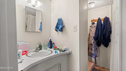 Bath - 465 Chapel St, Lee, MA 01238 photo 9 of 10