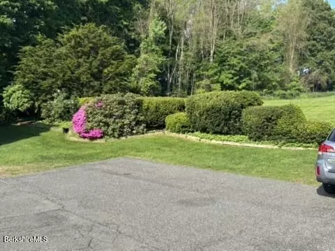 Exterior - 465 Chapel St, Lee, MA 01238 photo 1 of 2
