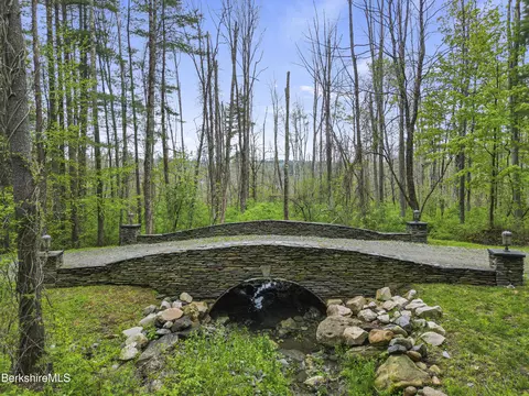 286 Lee Rd, Lenox, MA 01240 photo 9