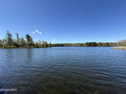 286 Lee Rd, Lenox, MA 01240 photo 4