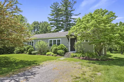 22 Goodrich St, Stockbridge, MA 01262