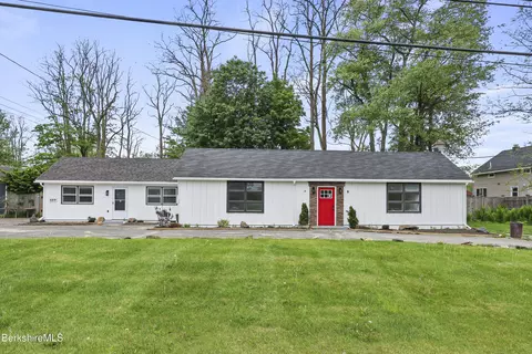 689 N Main St, Sheffield, MA 01257