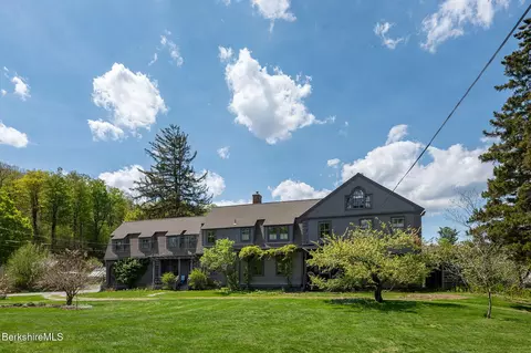 14 South St, Ashfield, MA 01330
