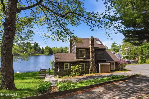 221 Ashmere Rd, Hinsdale, MA 01235