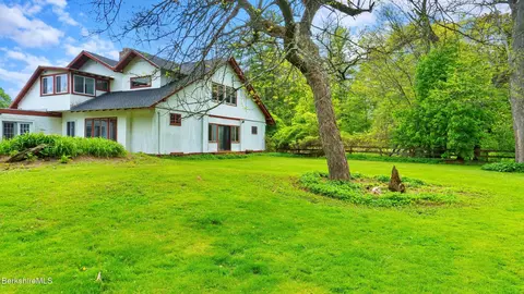 20 E Dugway Rd, Lenox, MA 01240
