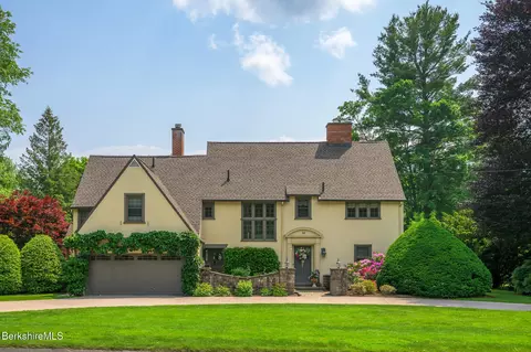 38 Crofut St, Pittsfield, MA 01201