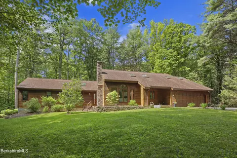 11 Muddy Brook Cir, Great Barrington, MA 01230