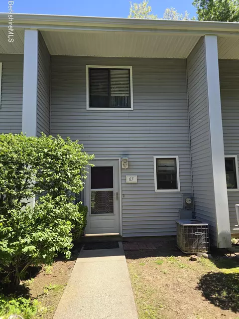 555 Russell Rd #J 65, Westfield, MA 01085