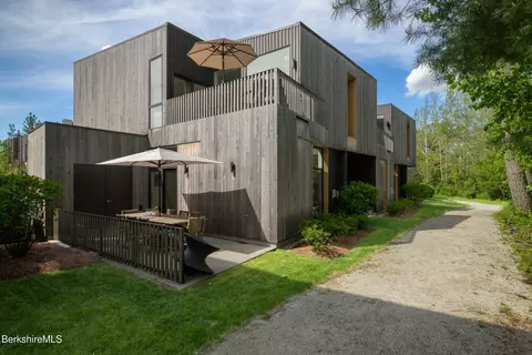 8 River Run Rd, Williamstown, MA 01267