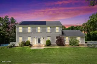 19 Terrace Dr, New Lebanon, NY 12125