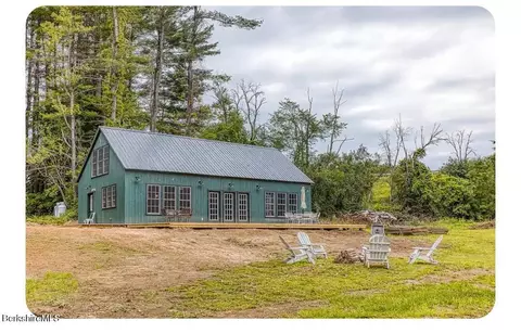 4 S Hill Rd, Stockbridge, MA 01262