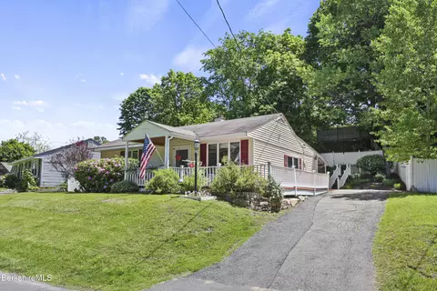 29 Cecelia Ter, Pittsfield, MA 01201