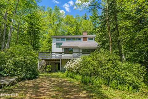 454 Seneca Dr, Becket, MA 01223