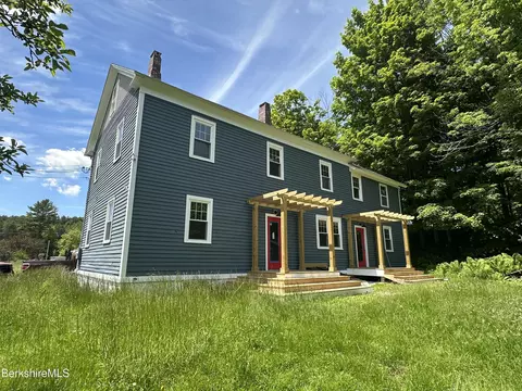 3 Apple St, Stockbridge, MA 01262