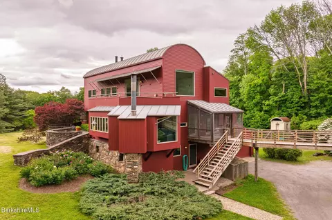 729 Hewins St, Sheffield, MA 01257