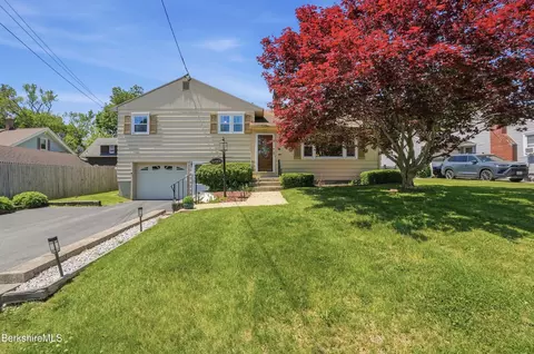15 Lillian St, Pittsfield, MA 01201