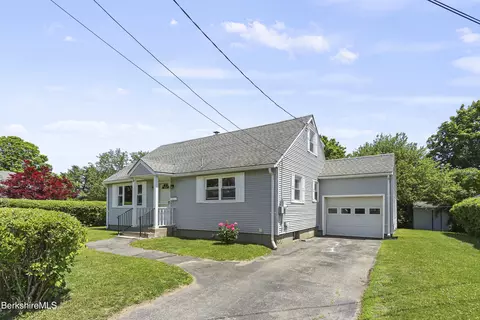 28 Calumet St, Pittsfield, MA 01201