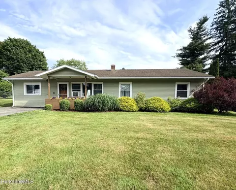 29 Norwich Dr, Dalton, MA 01226