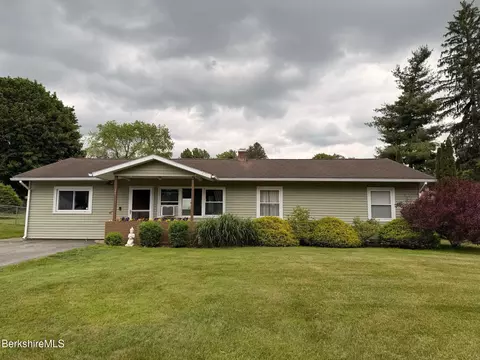 29 Norwich Dr, Dalton, MA 01226