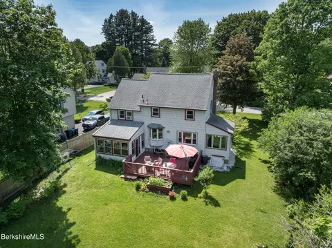19 Roselyn Dr, Pittsfield, MA 01201