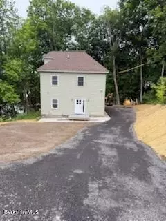 11 Hathaway St, North Adams, MA 01247