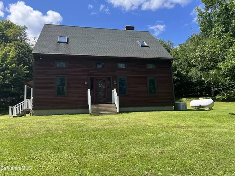 411 Mcnerney Rd, Becket, MA 01223