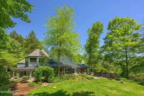 7 Wheatley Dr, Stockbridge, MA 01262